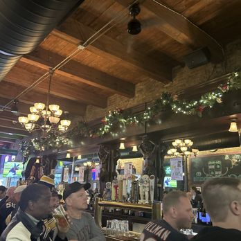 O'Callaghan's - Christmas decorations look good! - Pubs Near Me - Chicago, Illinois