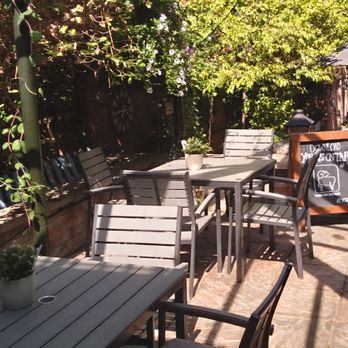 Angel and Greyhound - Beer Garden - Pubs Near Me - Oxford, OXF