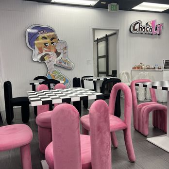 ChocoLit Cafe - Lounge with velvet seats - Cafes Near Me - Roseville, California