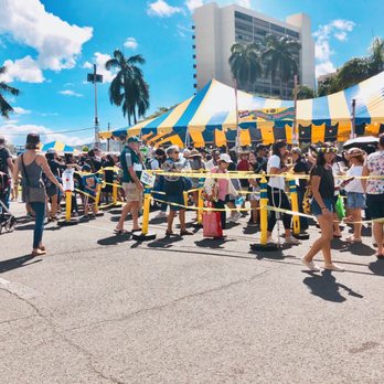Punahou Carnival - The line for malasadas! - Festivals Near Me - Honolulu, Hawaii Punahou Carnival - The line for malasadas! - Festivals Near Me - Honolulu, Hawaii