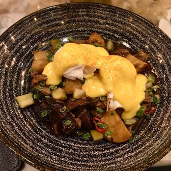 Fress - Beef brisket potato hash, poached egg, chilli, hollandaise, mushroom - Breakfast & Brunch Near Me - Manchester, XGM Fress - Beef brisket potato hash, poached egg, chilli, hollandaise, mushroom - Breakfast & Brunch Near Me - Manchester, XGM