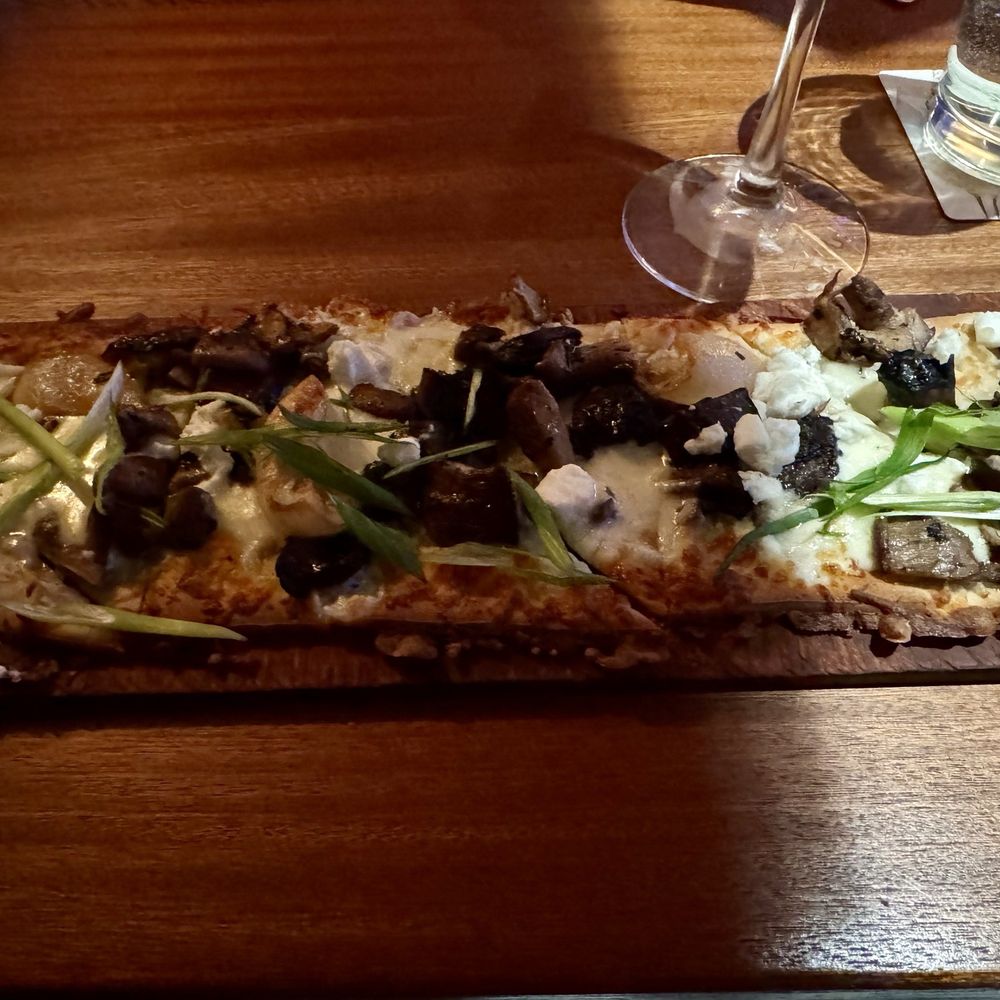 Seasons 52 - Mushroom Flatbread gluten sensitive on Happy Hour Menu - New American Near Me - Schaumburg, Illinois Seasons 52 - Mushroom Flatbread gluten sensitive on Happy Hour Menu - New American Near Me - Schaumburg, Illinois