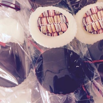 MacaronZ - Desserts Near Me - Brampton, Ontario