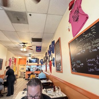 Anna's Breakfast and Lunch Cafe - Inside - Breakfast & Brunch Near Me - Henderson, Nevada