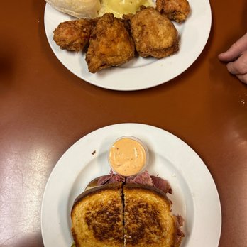 Dixie Diner - 4 pice of dark broasted chicken dinner Ruban - Diners Near Me - Waterford, Michigan Dixie Diner - 4 pice of dark broasted chicken dinner Ruban - Diners Near Me - Waterford, Michigan