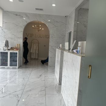 Skin Totale Med Spa - The front desk at entrance. - Medical Spas Near Me - Orange, California Skin Totale Med Spa - The front desk at entrance. - Medical Spas Near Me - Orange, California