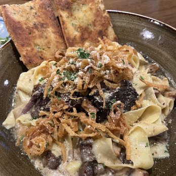 Reunion Kitchen + Drink - Short Rib Stroganoff - New American Near Me - Laguna Beach, California Reunion Kitchen + Drink - Short Rib Stroganoff - New American Near Me - Laguna Beach, California