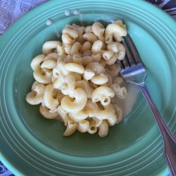 Tailfins Waterfront Grill - Kids Mac and cheese with animal cracker snack (crackers tastes like cardboard) - Seafood Near Me - Destin, Florida Tailfins Waterfront Grill - Kids Mac and cheese with animal cracker snack (crackers tastes like cardboard) - Seafood Near Me - Destin, Florida
