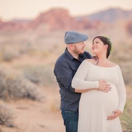 Maternity photo at valley of fire state park by moxie studio Maternity photo at valley of fire state park by moxie studio