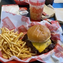 Freddy's Frozen Custard & Steakburgers - California Burger