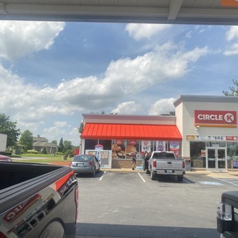 Circle K - a gas station with cars parked in front of it - Gas Stations Near Me - Louisville, Kentucky Circle K - a gas station with cars parked in front of it - Gas Stations Near Me - Louisville, Kentucky