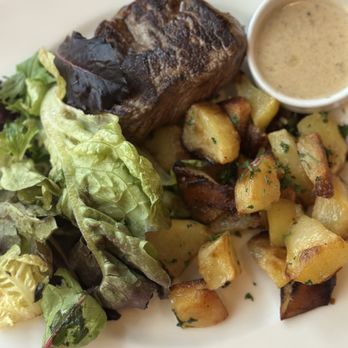 Café de l'Industrie - Filet de Boeuf Sauce au poivre - Bistros Near Me - Paris, 75 Café de l'Industrie - Filet de Boeuf Sauce au poivre - Bistros Near Me - Paris, 75