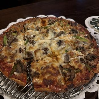 Traverso's Restaurant - Traverso signature pizza - Pizza Near Me - Naperville, Illinois Traverso's Restaurant - Traverso signature pizza - Pizza Near Me - Naperville, Illinois