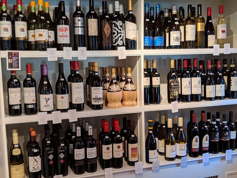 COUNTRY LIQUORS Updated August 2024 84 Newtown Tpke, Westport