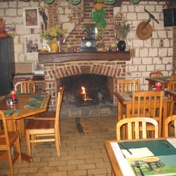 Crêperie l'Equinoxe - La cheminée dans la salle de restaurant