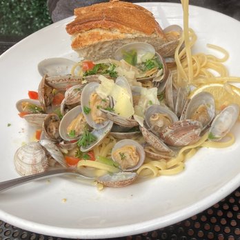 1285 Restobar - Linguini with fresh clams
(specially prepared on request) - Italian Near Me - Florence, Oregon 1285 Restobar - Linguini with fresh clams
(specially prepared on request) - Italian Near Me - Florence, Oregon