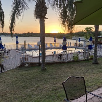 Lake Roy Beach Inn - As the sun sets - Hotels Near Me - Winter Haven, Florida