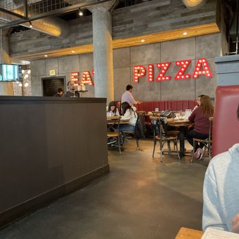 Giordano's - Eat Pizza - Pizza Near Me - Chicago, Illinois