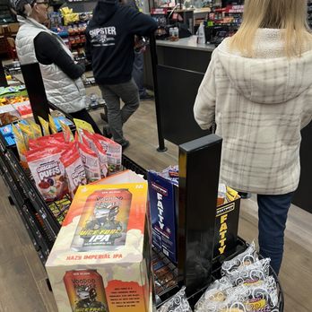 Sheetz - Multiple customers waiting with no cashier - Convenience Stores Near Me - Bethlehem, Pennsylvania