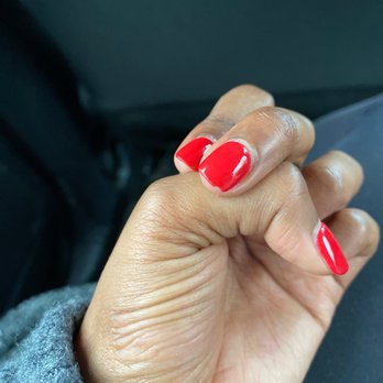 Cosmo Beauty Bar - Chipped SNS after 4 days. - Nail Salons Near Me - Washington, DC, District of Columbia