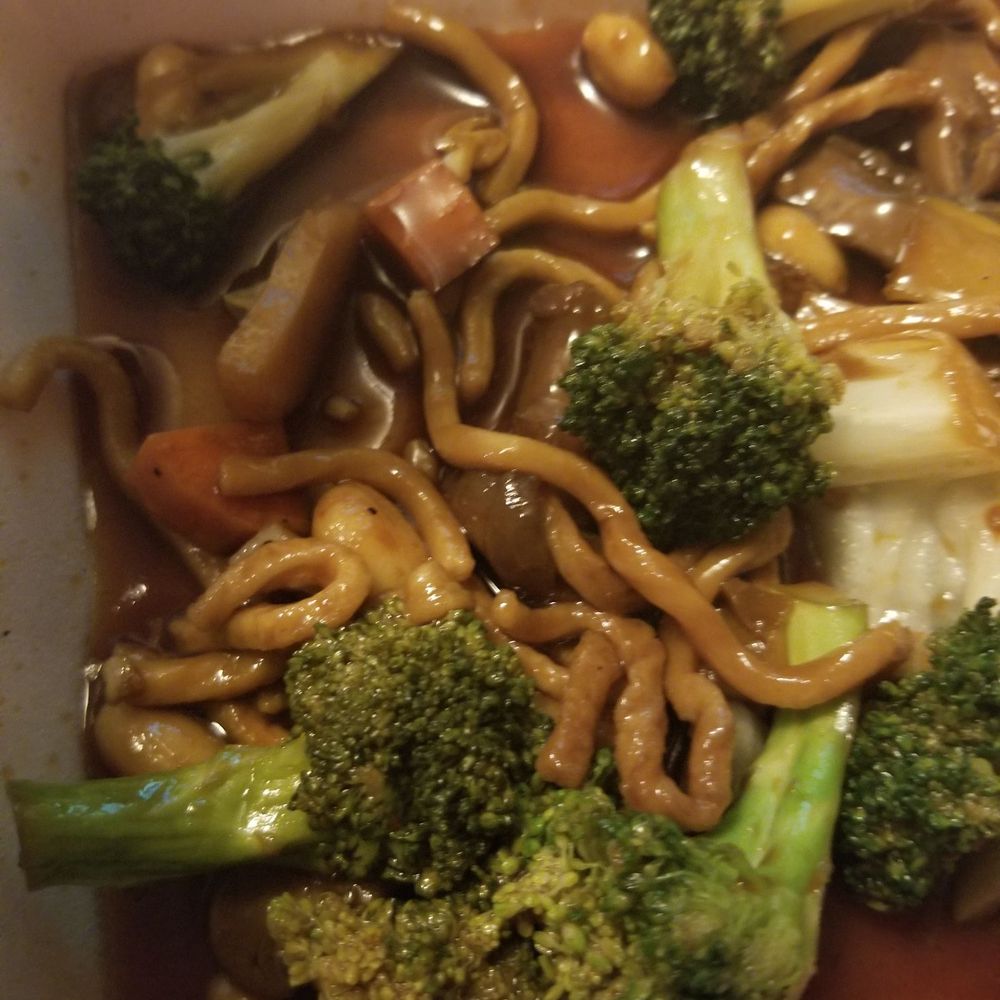 Hunan Restaurant - These soggy sadsacks were supposedly pan fried noodles. Leaked thru the container & the cardboard box, fortunately they were still drowning. - Chinese Near Me - Eureka, California Hunan Restaurant - These soggy sadsacks were supposedly pan fried noodles. Leaked thru the container & the cardboard box, fortunately they were still drowning. - Chinese Near Me - Eureka, California