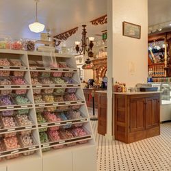 O’Neils Confectionery and Soda Fountain - Taffy, Taffy, Taffy!