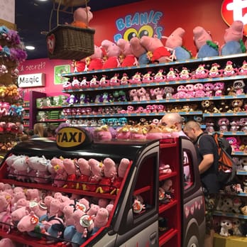 Hamleys - Toy Stores Near Me - London, XGL