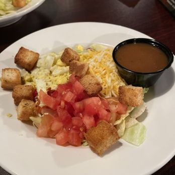 Hooker's Bar & Grill - House salad with balsamic vinaigrette - Sports Bars Near Me - Pryor, Oklahoma