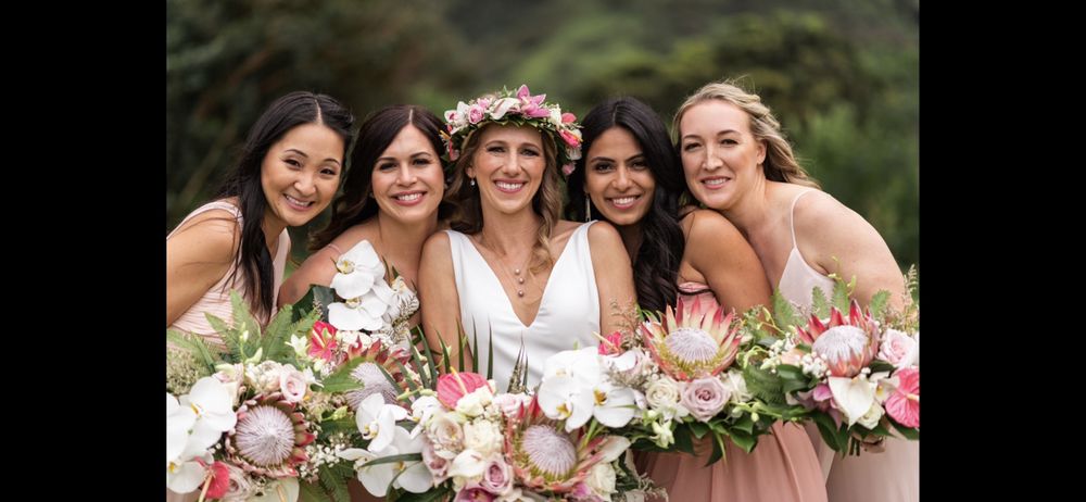 Leslie Gallagher's Hair and Makeup Hawaii Logo