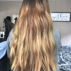 I went in for a 2 and a half inch trim. Super sweet ladies! Mari did a perfect trim :) definitely coming back!!