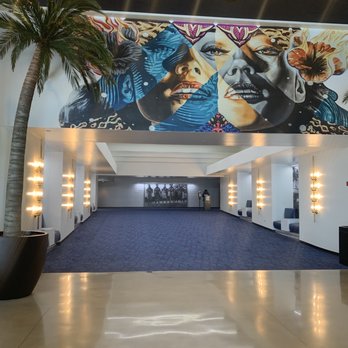 Consolidated Theatres Kapolei - Hallway to theatres - Cinema Near Me - Kapolei, Hawaii