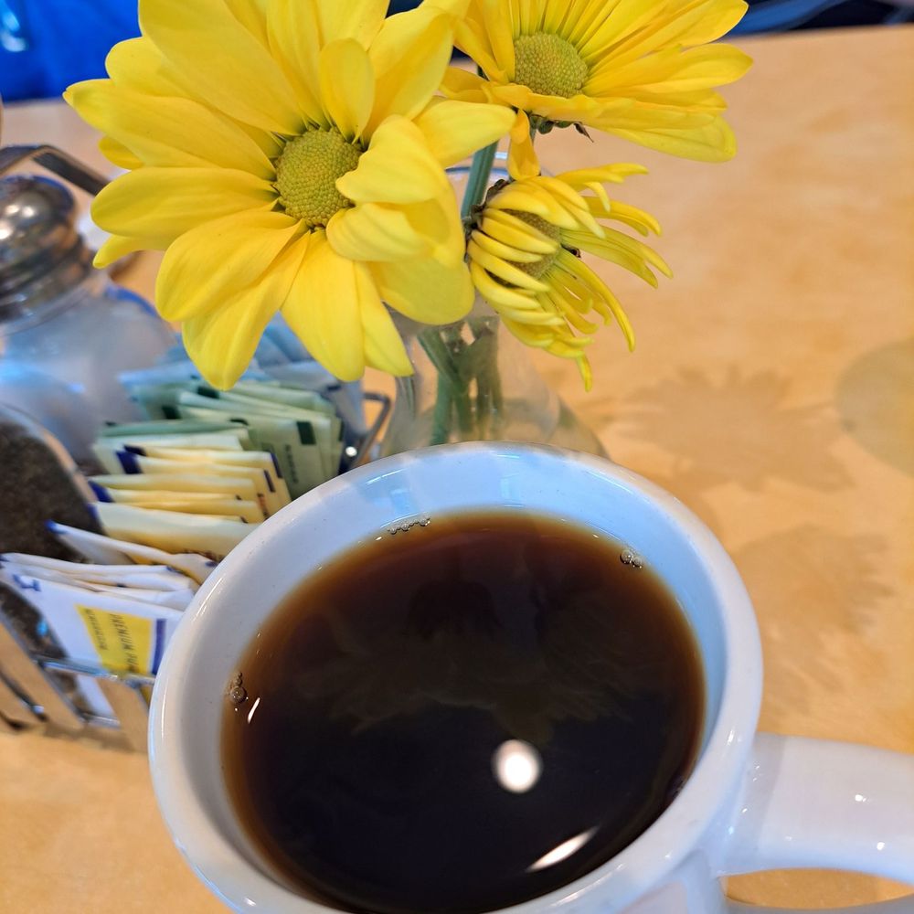 Half Day Cafe - Fresh flowers on all the tables - Breakfast & Brunch Near Me - Mason, Ohio Half Day Cafe - Fresh flowers on all the tables - Breakfast & Brunch Near Me - Mason, Ohio