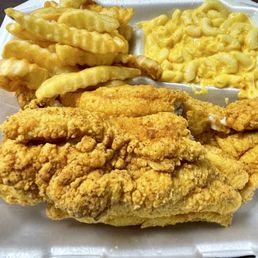 Fish Plate with Mac & cheese and fries