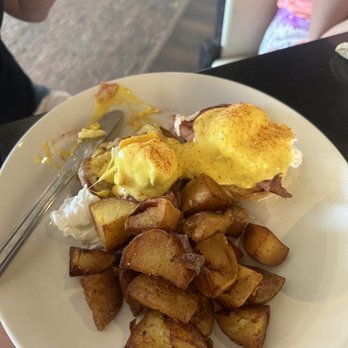 Kihei Caffe - Eggs Benedict - Hawaiian Near Me - Kihei, Hawaii