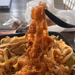 Chicken and shrimp pad Thai
