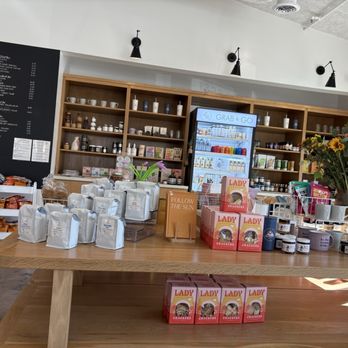 Lavender & Honey Redondo - Interior - Cafes Near Me - Redondo Beach, California
