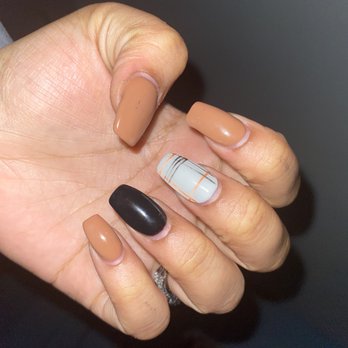 Hollywood Nail Spa - Poor quality nails done the same day. Huge gaps - Waxing Near Me - Gaithersburg, Maryland