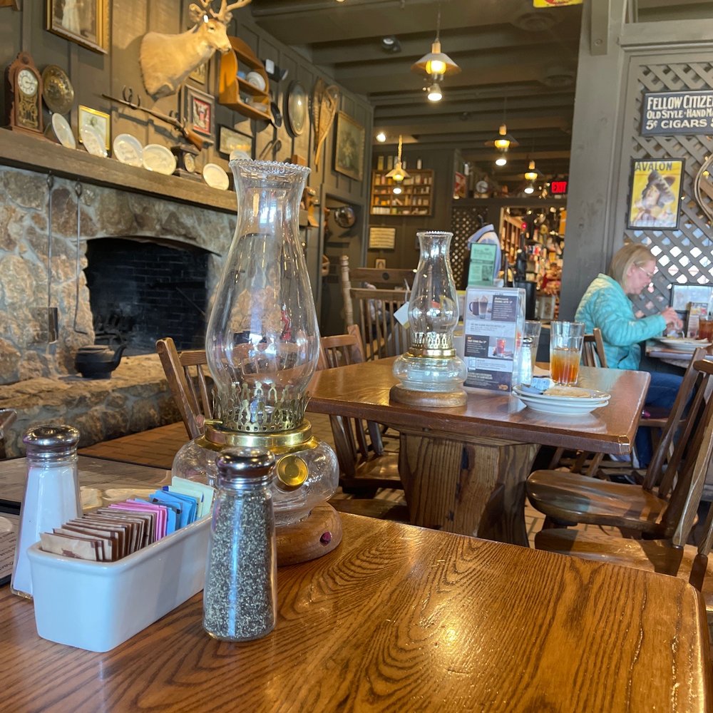 Cracker Barrel Old Country Store - American Near Me - Council Bluffs, Iowa