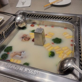Haidilao Hotpot Flushing - Hot Pot Near Me - Flushing, New York