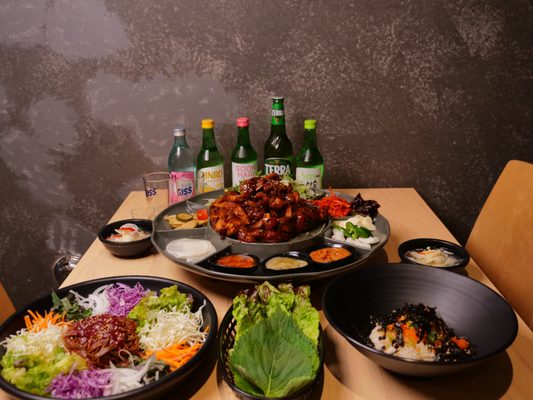 The One Jokbal 더 원 족발 by null