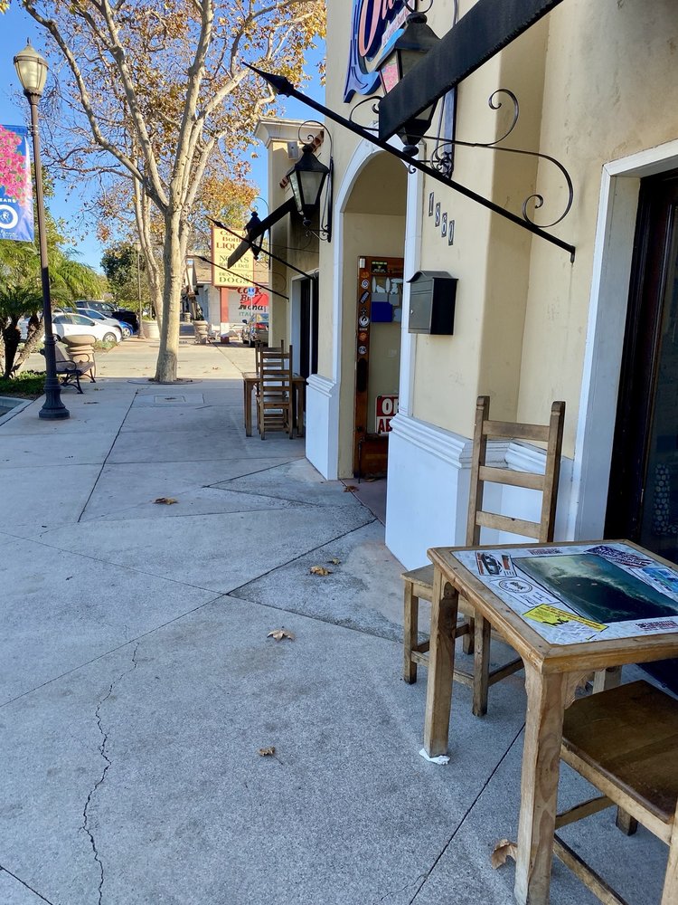 Olas De Carlos Surf Grill