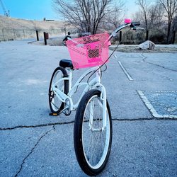Hyland Cyclery - My new Elektra cruiser - w/basket, drink holder, phone mount, and bell.