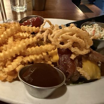 Twin City Grill - Bbq chicken sandwich, sans bun, with vinegar fries and cole slaw. - American Near Me - Bloomington, Minnesota Twin City Grill - Bbq chicken sandwich, sans bun, with vinegar fries and cole slaw. - American Near Me - Bloomington, Minnesota