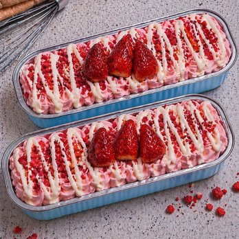 Couture Crumbles - Strawberry Shortcake Crumble Cake - Desserts Near Me Couture Crumbles - Strawberry Shortcake Crumble Cake - Desserts Near Me