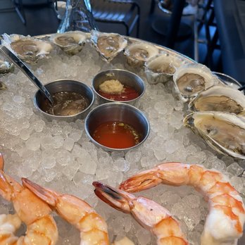 Row 34 - From left to right side of the image. Blish point, Island creek, Spearpoint Martha's Vineyard, Ocean Kiss, Pemaquid, and Shrimp Cocktail. - Seafood Near Me - Burlington, Massachusetts