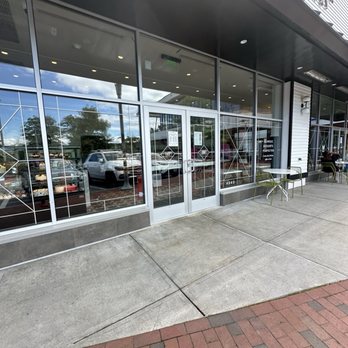 Mia's Brooklyn Bakery - Bakeries Near Me - Chestnut Hill, Massachusetts