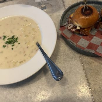 Oyster House - Happy hour: New England Clam Chowder & Shrimp sliders - Seafood Near Me - Philadelphia, Pennsylvania Oyster House - Happy hour: New England Clam Chowder & Shrimp sliders - Seafood Near Me - Philadelphia, Pennsylvania