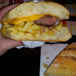Farcito - Dettaglio del panino. Quante patatine!
