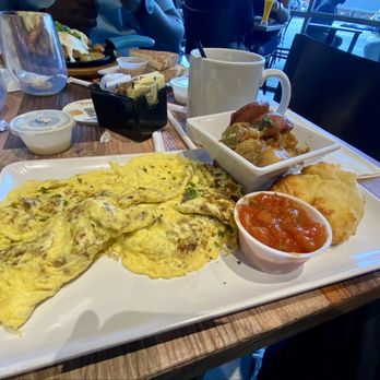 Gochas Breakfast Bar | Cascade - Meat Lovers Omelette - Wine Bars Near Me - Atlanta, Georgia Gochas Breakfast Bar | Cascade - Meat Lovers Omelette - Wine Bars Near Me - Atlanta, Georgia