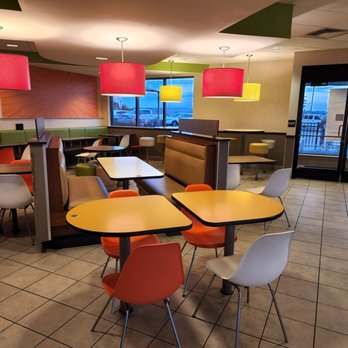 McDonald's - a dining area with tables and chairs - Fast Food Near Me - Branson, Missouri